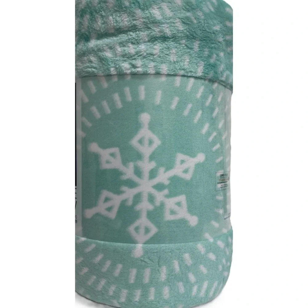 Christmas Plush Throw Blanket 5' x 6', Soft and Cozy,‎ Snowflakes, Lt Green